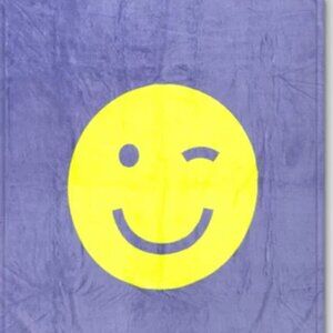 Room Essentials Smiley Chartreuse Flutter Throw Blanket